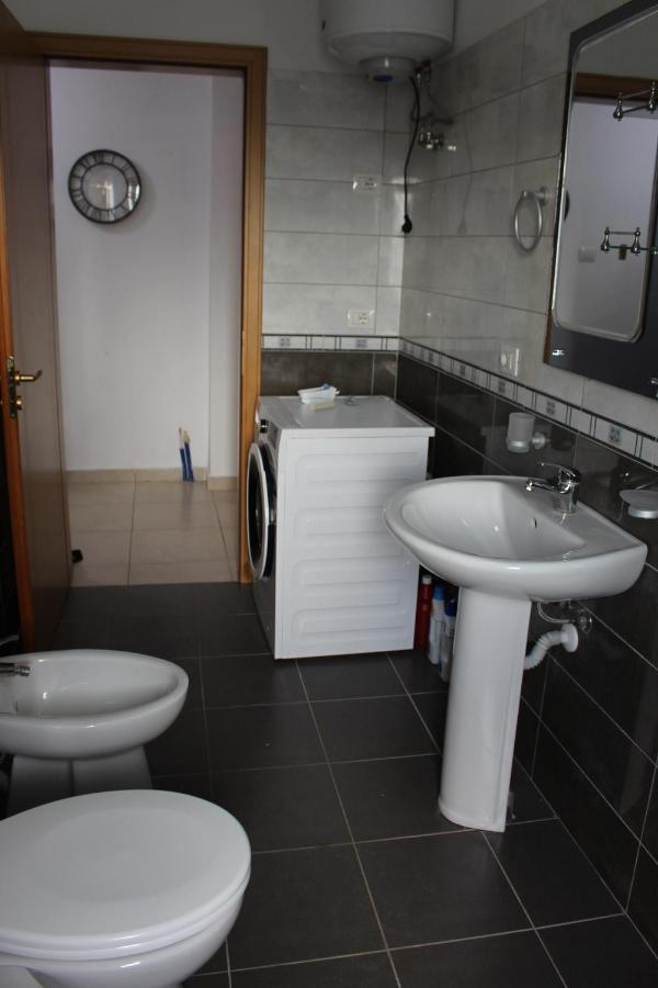 Comfy City Center Apartment Shkodër Esterno foto
